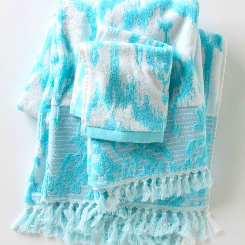 RARE VINTAGE Anthropologie Towel Set-1 Bath Towel 1 Hand Towel and 1 Washcloth